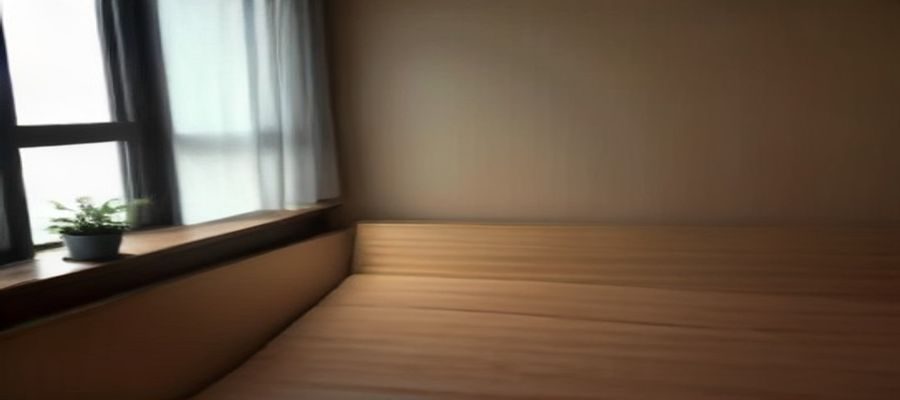 三种油作app典型用户场景拼贴：左侧普通用户手持手机记录，中间专业人士在电脑前分析数据，右侧团队在会议室协作，色调温暖专业